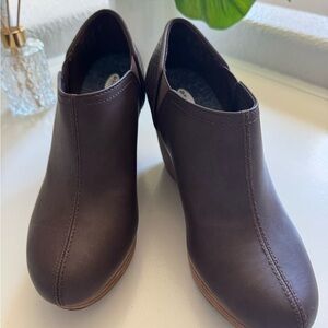 Dr. Scholl's Brown Leather Slip-On Mule Heels